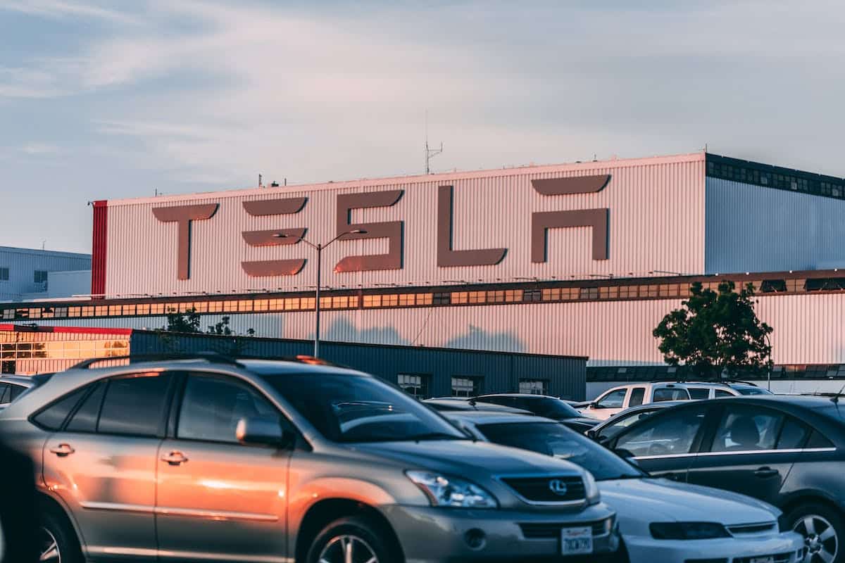 Pourquoi Tesla domine le marché des voitures électriques